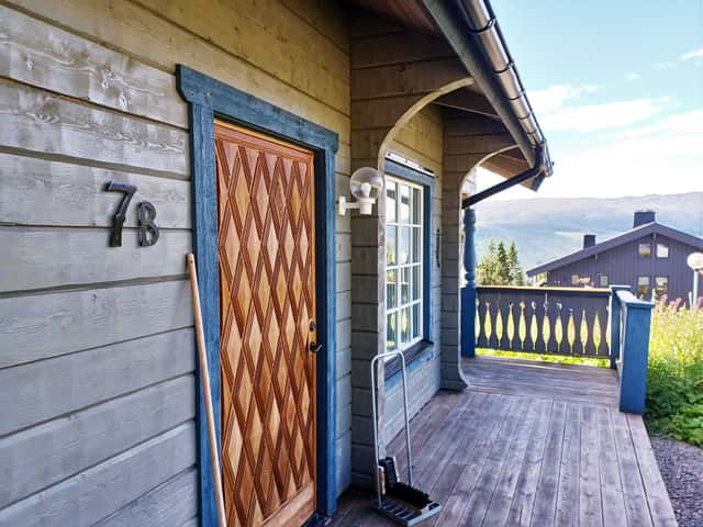 Detached cabin in Björnen Älgen, Åre near ski slope, with fireplace and south-facing patio.