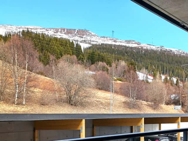 Compact apartment in Åre with enclosed balcony, outdoor parking and EV charging near town centre