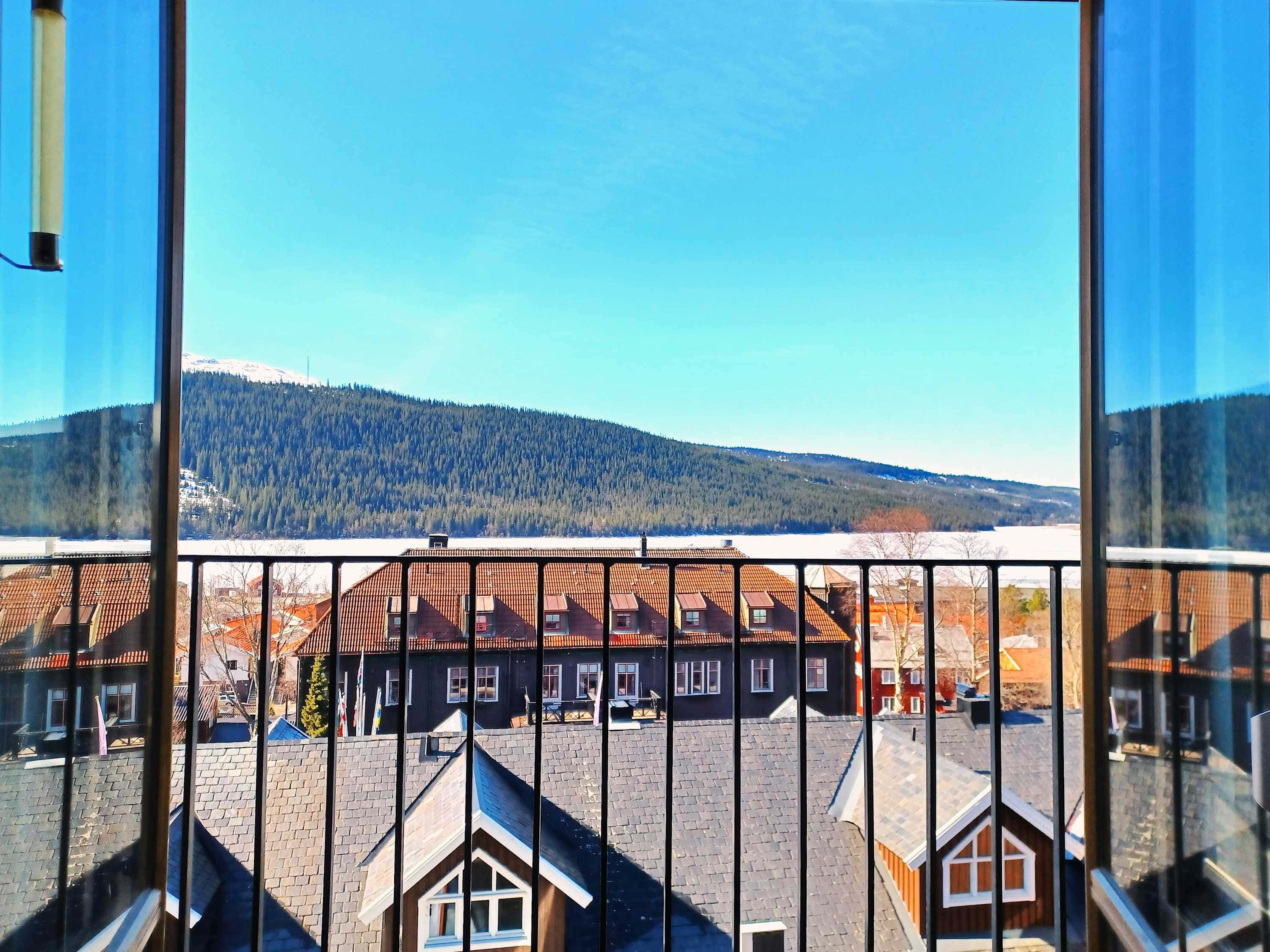 Bright apartment in Åre with lake and mountain views, close to Bergbanan and the ski area