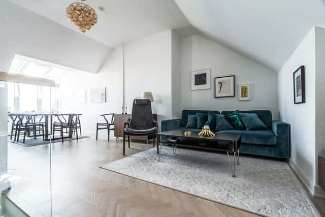 Södermalm Stockholmslägenhet med privat balkong och stadssilhuettutsikt