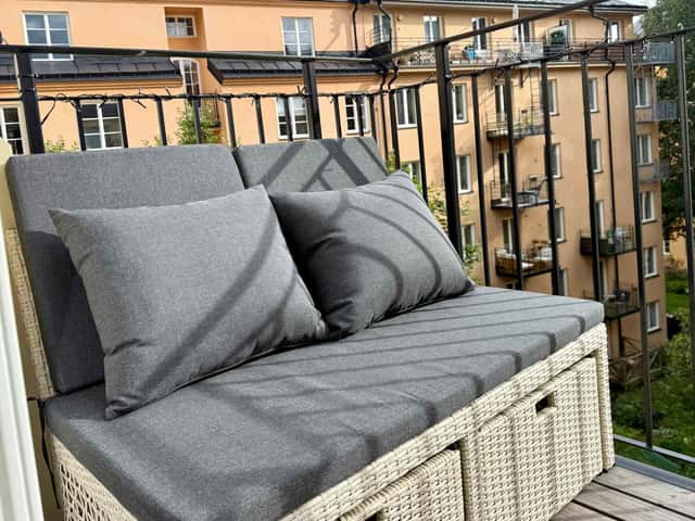 Cozy Södermalm studio balcony and kitchenette near Vitabergsparken, Stockholm.