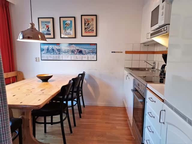 Ski-in/ski-out apartment in central Åre with private sauna near the slope, lifts and village square