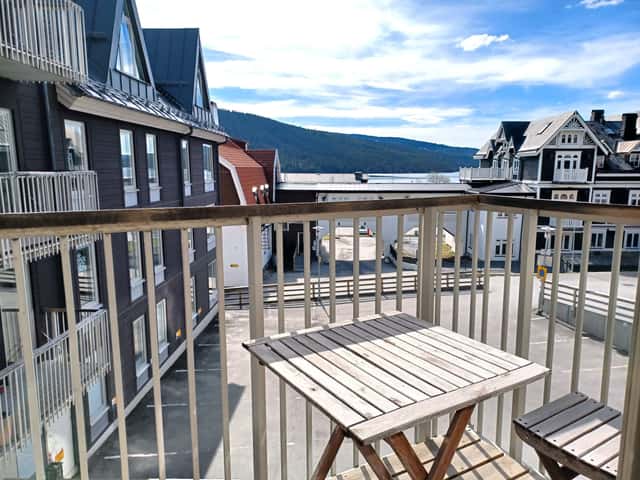 Central Åre apartment close to ski lifts and village restaurants, with ski storage and free garage parking