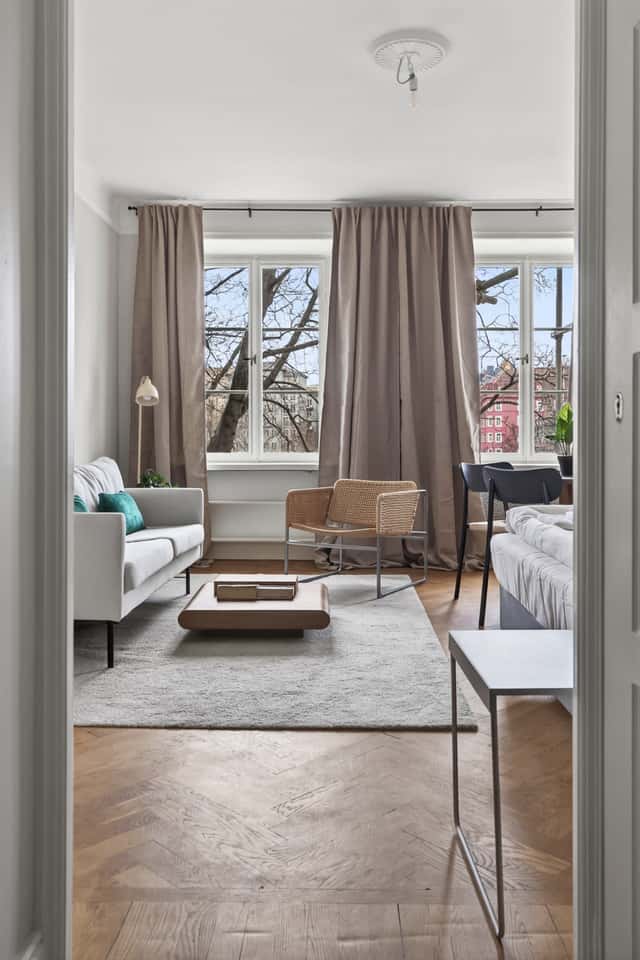 Cozy studio interior in St. Eriksplan, Stockholm, located in a historic building.