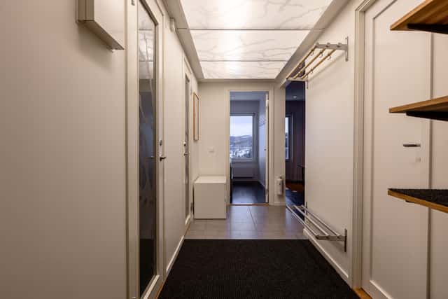 Åre Tott ski in/ski out apartment exterior view with ski bridge and mountain panorama