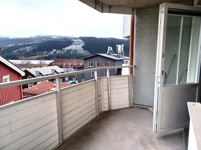 Central Åre apartment with private sauna, ski storage and drying cabinet, near village and mountain trails.