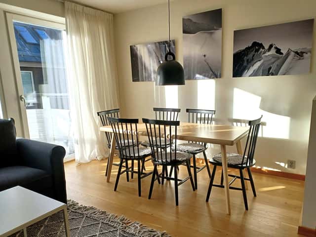 Duplex apartment in Åre with south-facing views, fireplace living room and private sauna