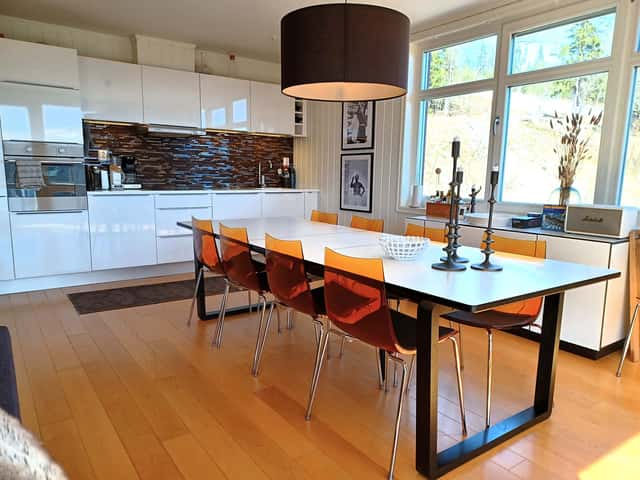 Spacious ski-in/ski-out home in Tegefjäll, 20 m from the slope, with sauna and ski storage