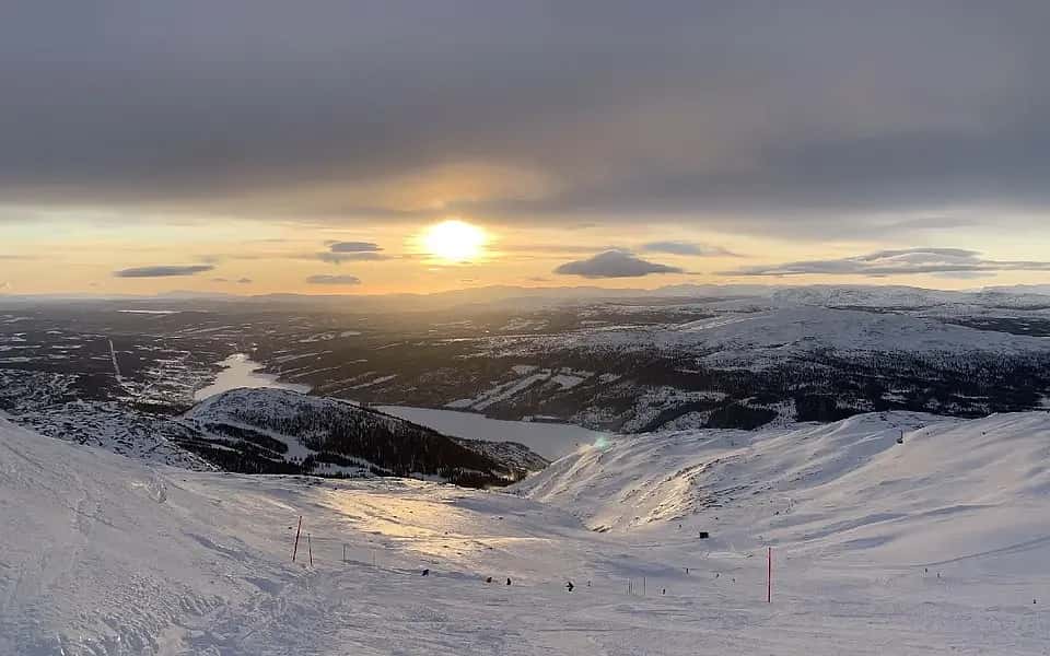 How do you become a ski instructor in Åre?