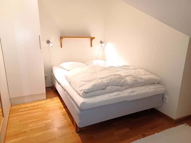 Two-story top-floor apartment in central Åre near ski lifts, with sauna, ski storage and garage parking