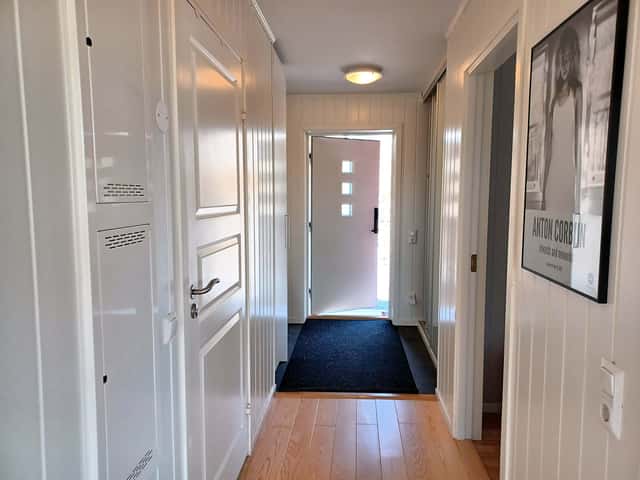 Spacious ski-in/ski-out home in Tegefjäll, 20 m from the slope, with sauna and ski storage