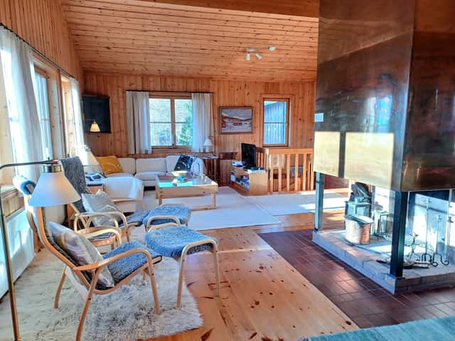 Detached two-floor house in Åre with private sauna, balcony and south-facing patio