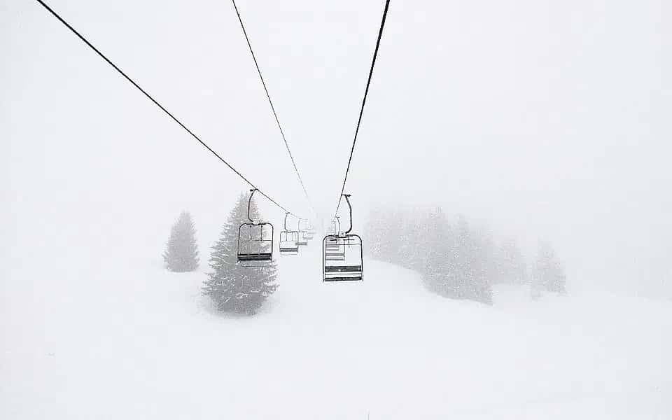 When do the ski lifts in Åre close?