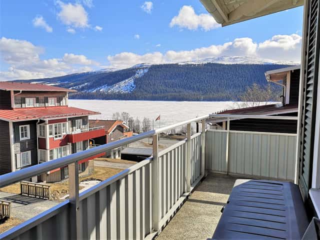 Ski apartment in VM8, Åre near lifts and slopes, with private sauna and south-facing corner balcony