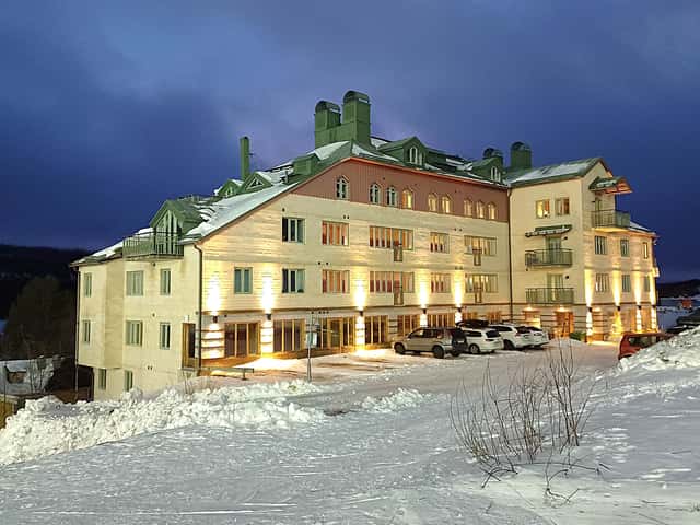 High-floor apartment by VM8 ski lift with balcony overlooking slopes