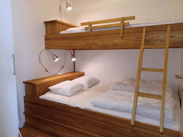 Central Åre apartment close to ski lifts and village restaurants, with ski storage and free garage parking