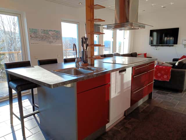 120 sqm apartment in Åre for 16 guests with south-facing balcony, open-plan kitchen and two private saunas