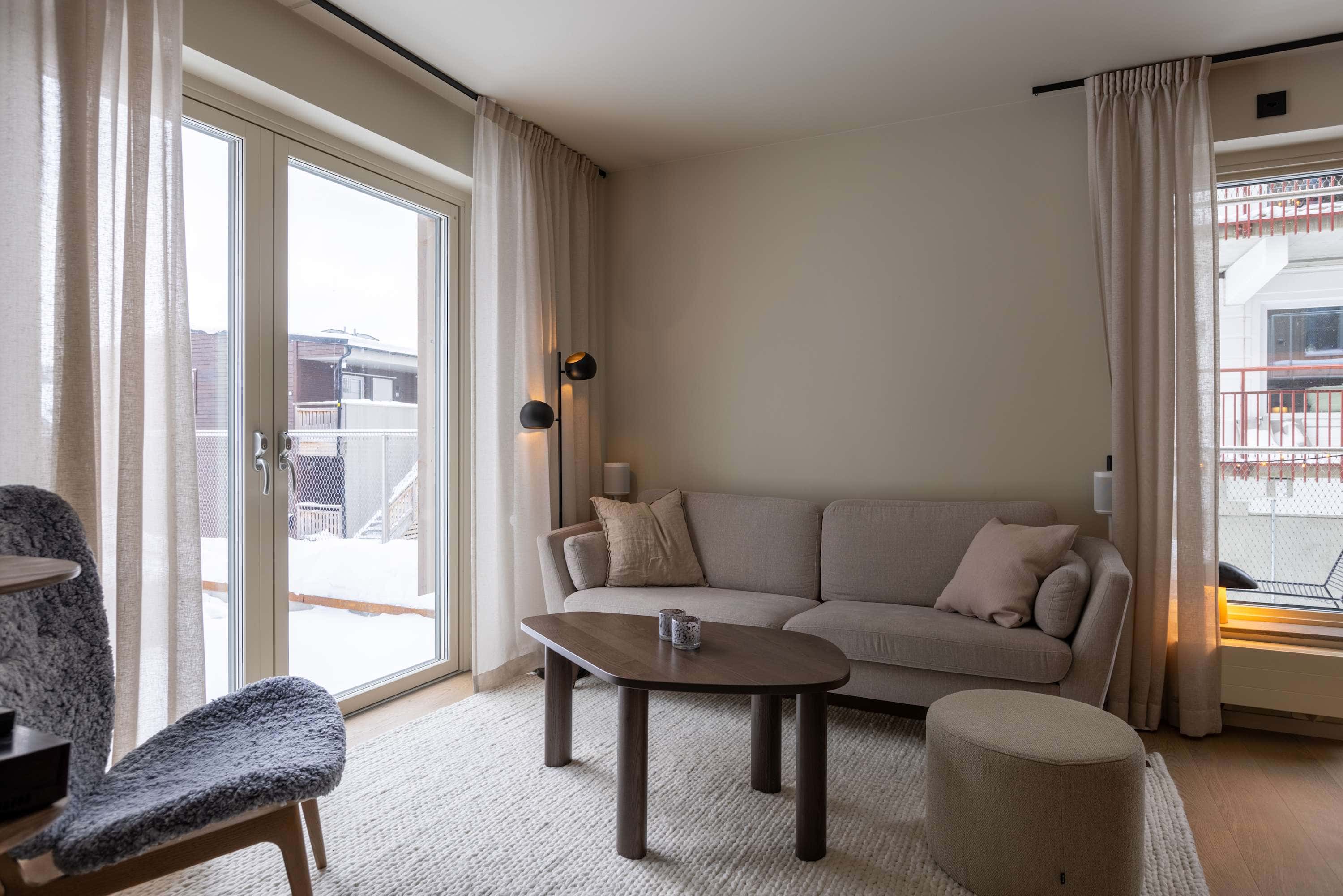 Tvårummare i skidort med egen bastu och skidförråd
