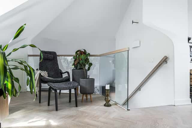 Södermalm Stockholmslägenhet med privat balkong och stadssilhuettutsikt