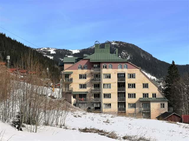High-floor apartment by VM8 ski lift with balcony overlooking slopes