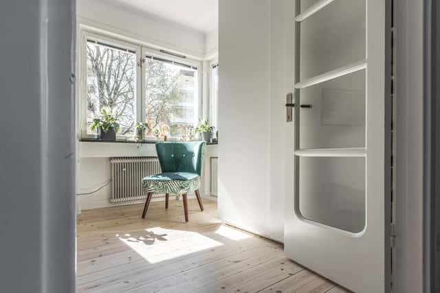 Södermalm Stockholmslägenhet med privat balkong och stadssilhuettutsikt