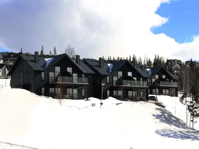 Ski-in/ski-out semi-detached home in Björnen Sadeln with fireplace and private sauna