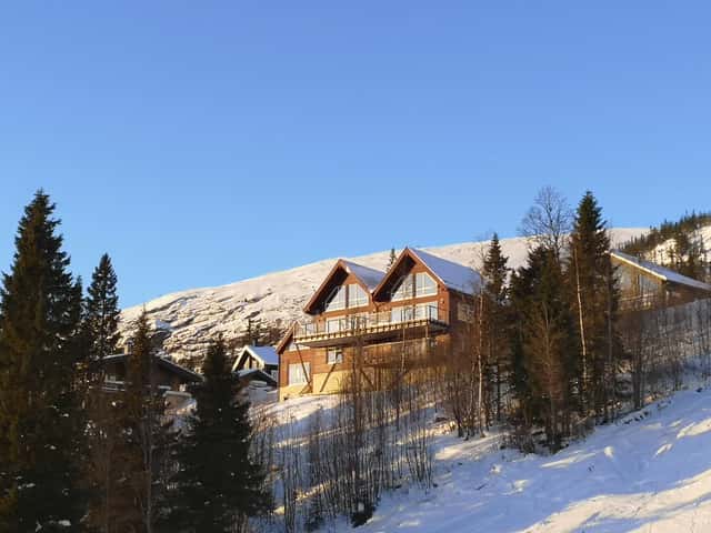 Spacious ski home in Tegefjäll, 20 m from the slope, with sauna, views and ski storage