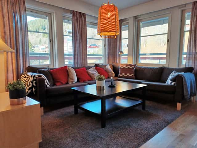 Ski-in/ski-out apartment in central Åre with private sauna near the slope, lifts and village square