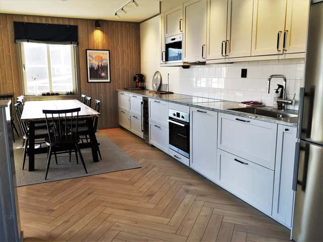 Ski apartment in VM8, Åre near lifts and slopes, with private sauna and south-facing corner balcony
