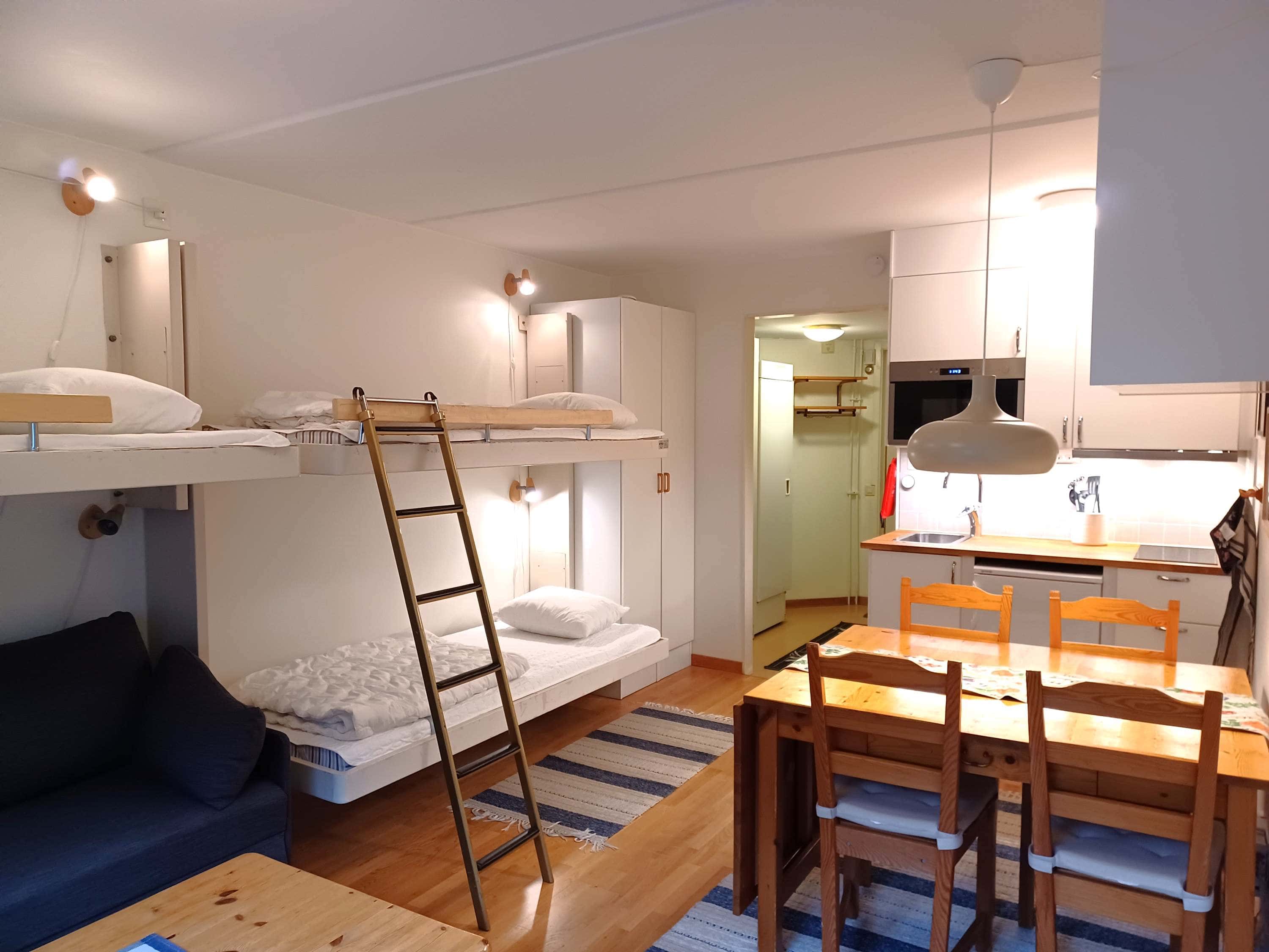 Studio apartment in central Åre near ski lifts, square and restaurants, sleeps up to four
