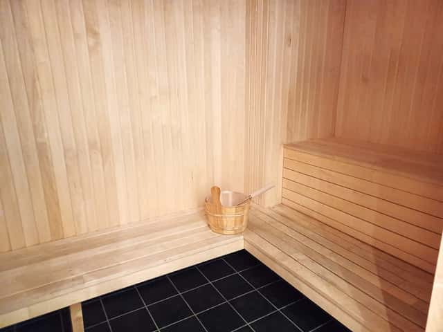 Ski apartment near Åre Square with private sauna, three bedrooms, ski storage and garage parking