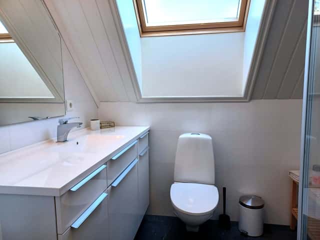 Spacious ski-in/ski-out home in Tegefjäll, 20 m from the slope, with sauna and ski storage