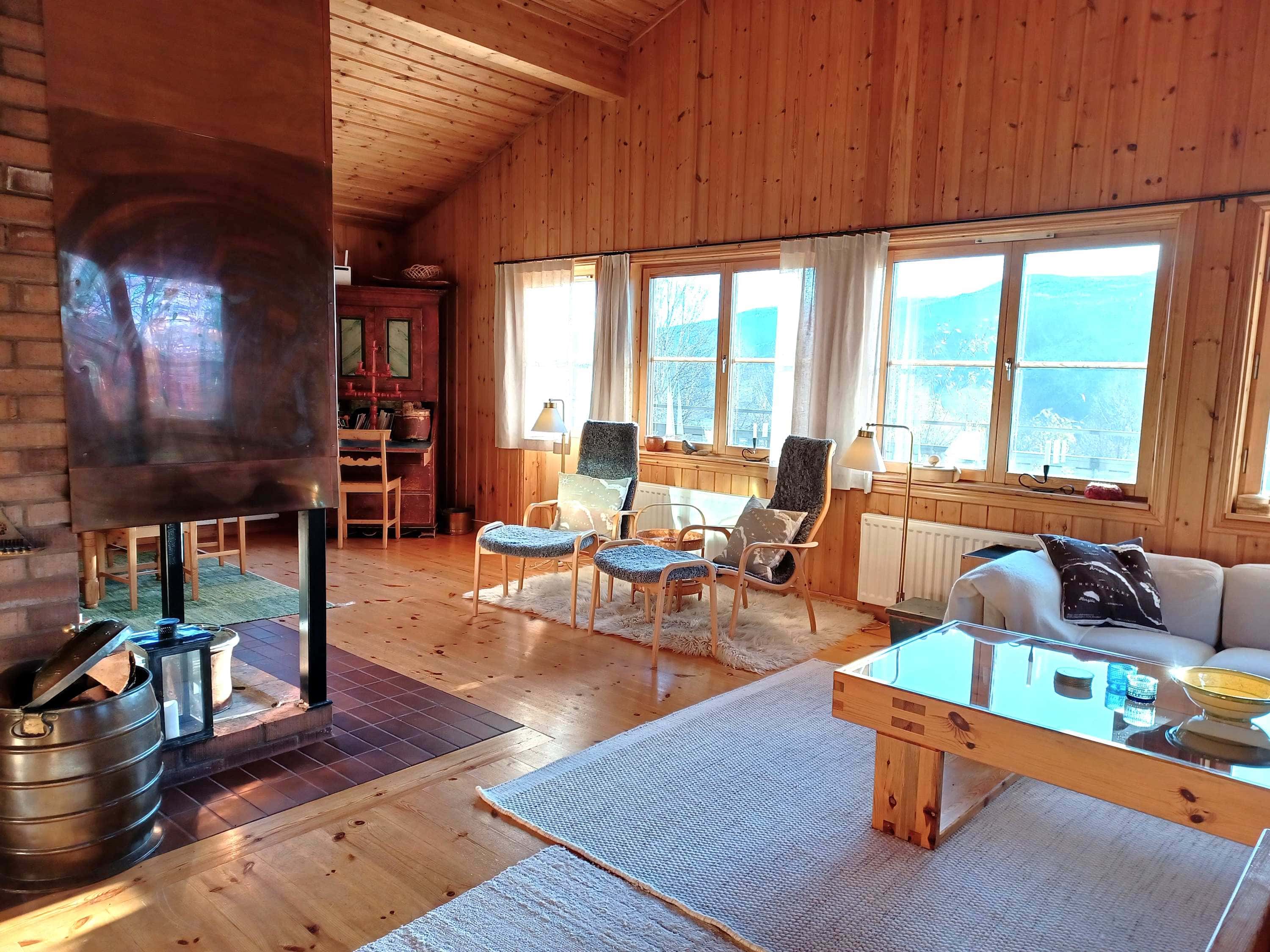 Fristående hus i två plan i Åre med privat bastu, balkong och uteplats i söderläge