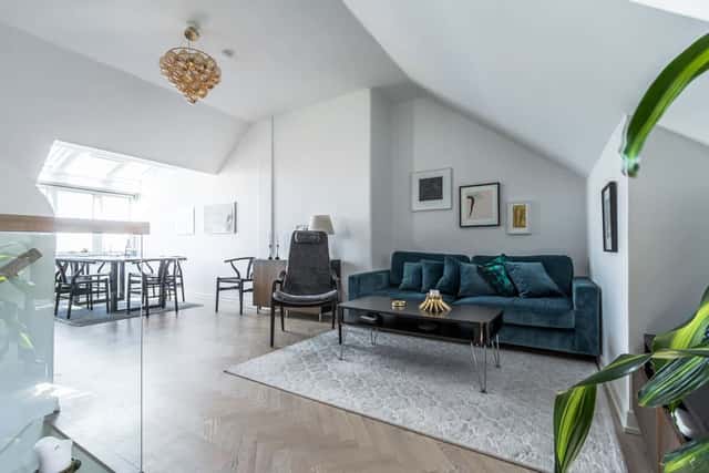 Södermalm Stockholmslägenhet med privat balkong och stadssilhuettutsikt