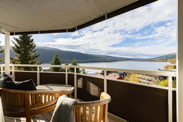 3-bedroom apartment in Åre with private lake-view balcony, sauna, washer and dryer