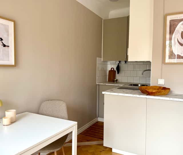 Cozy Södermalm studio balcony and kitchenette near Vitabergsparken, Stockholm.
