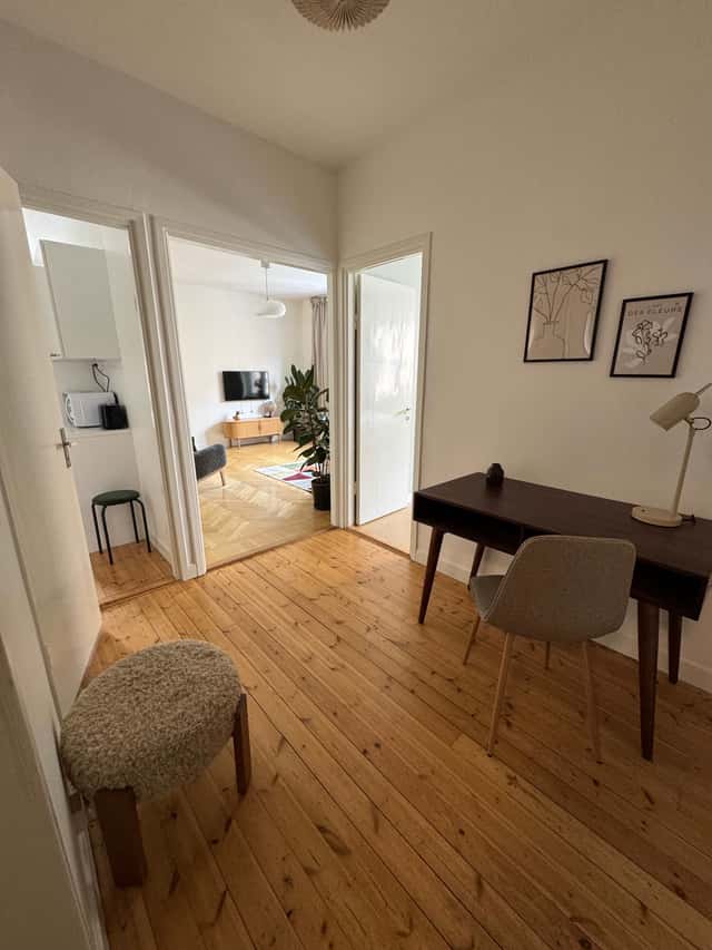 Mysig lägenhet med ett sovrum interiör i Sundbyberg med arbetsplats och separat kök