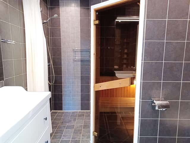 120 sqm apartment in Åre for 16 guests with south-facing balcony, open-plan kitchen and two private saunas