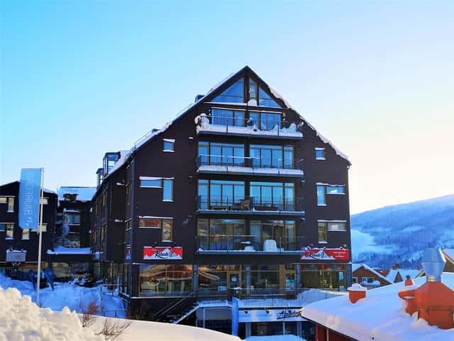 Two-level apartment in central Åre near the village square and Bergbanan funicular to the ski slopes
