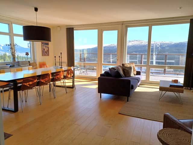 Spacious ski-in/ski-out home in Tegefjäll, 20 m from the slope, with sauna and ski storage