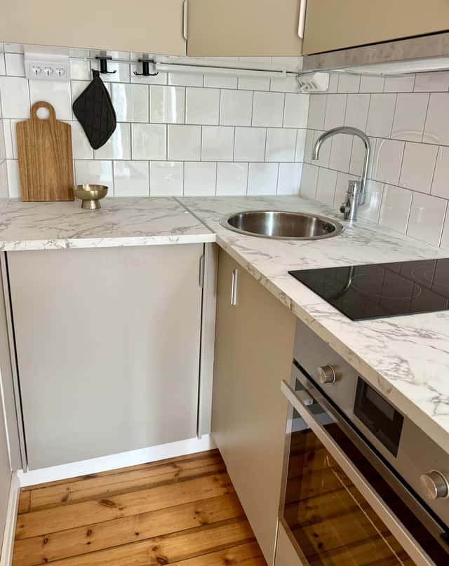 Cozy Södermalm studio balcony and kitchenette near Vitabergsparken, Stockholm.