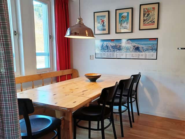 Ski-in/ski-out apartment in central Åre with private sauna near the slope, lifts and village square