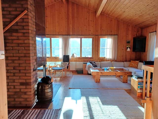 Detached two-floor house in Åre with private sauna, balcony and south-facing patio