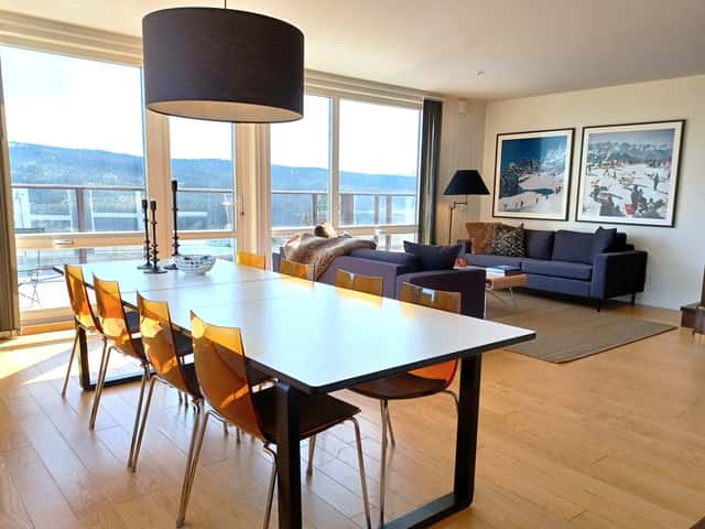 Spacious ski-in/ski-out home in Tegefjäll, 20 m from the slope, with sauna and ski storage
