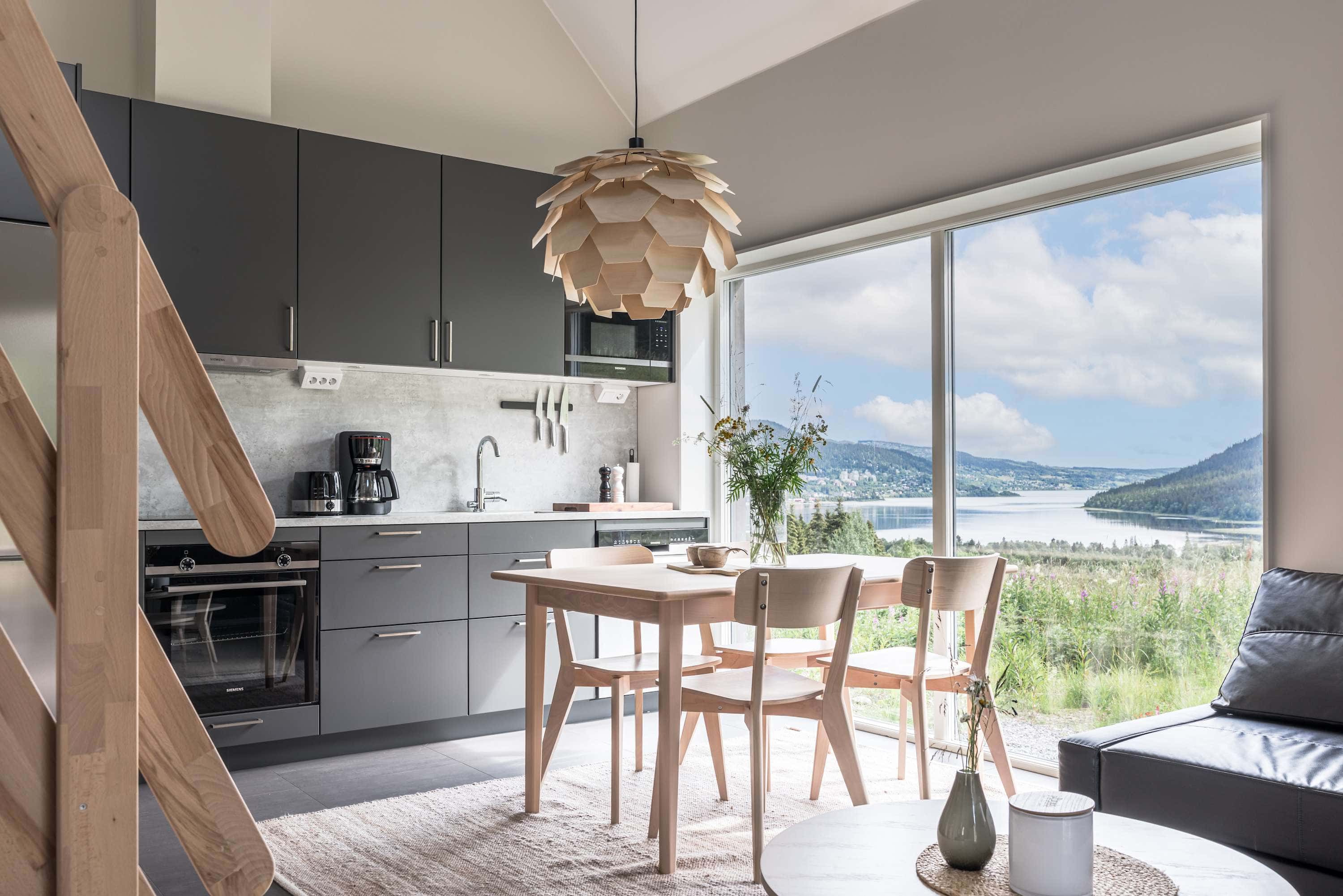 Modern villa i Årekläppen, Åre med sjö- och fjällutsikt, bastu och öppen spis