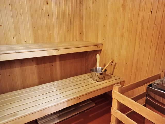 Ski-in/ski-out apartment in central Åre with private sauna near the slope, lifts and village square