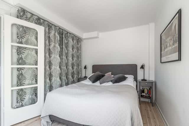Södermalm Stockholmslägenhet med privat balkong och stadssilhuettutsikt