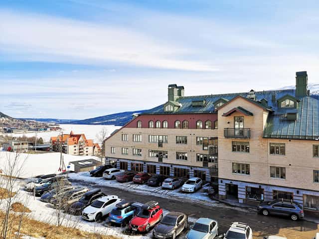High-floor apartment by VM8 ski lift with balcony overlooking slopes