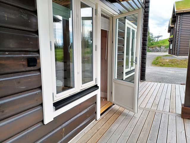 Ski-in/ski-out semi-detached home in Björnen Sadeln with fireplace and private sauna