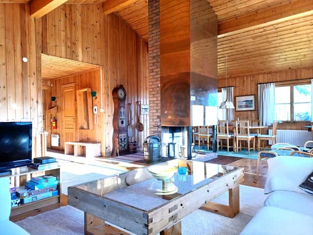 Detached two-floor house in Åre with private sauna, balcony and south-facing patio
